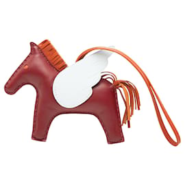 Charm de sac Rodeo Pegase PM en agneau Milo rouge et Swift Grigri Hermès