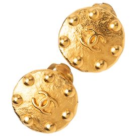 Orecchini Chanel Gold CC placcati oro tondi con clip