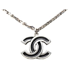 Collana con pendente Chanel Silver CC in ottone e smalto
