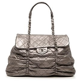 Chanel Flap Sharpei en agneau métallisé matelassé gris