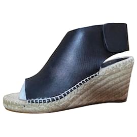 Céline Sandali con zeppa in pelle nera e suola espadrilles