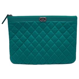 Chanel Clutch in Pelle di Agnello Matelassé - Verde