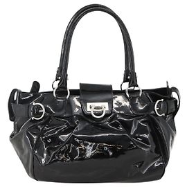 Salvatore Ferragamo Gancini in pelle lucida