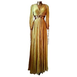 Autre Marque Abito lungo plissettato color oro con cintura intrecciata