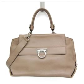 Salvatore Ferragamo Sofia Satchel aus Leder Medium