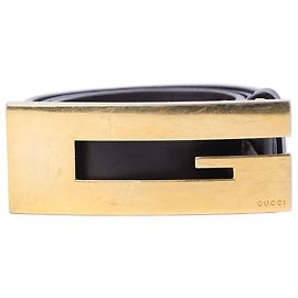 Cintura Gucci in pelle nera con fibbia G color oro