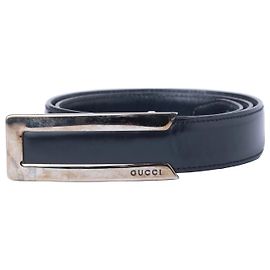 Cinto Gucci de couro preto com fivela em tom prateado