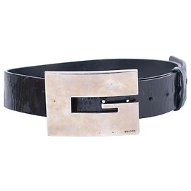 Gucci Gürtel mit G-Schnalle aus schwarzem Lackleder