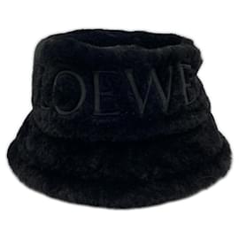Loewe Bucket Hat aus Shearling mit gesticktem Logo
