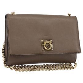 Salvatore Ferragamo Gancini Chain in Pelle