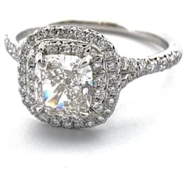 Anello Soleste di Tiffany & Co. in platino 950 con diamante taglio cushion
