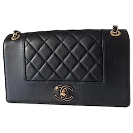 Chanel Classic Flap Medium in agnello nero