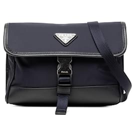 Prada Nylon Umhängetasche mit Dreieck-Logo-Plakette