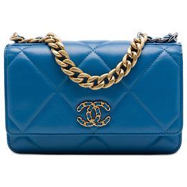 Portafoglio con catena Chanel 19 in agnello trapuntato blu