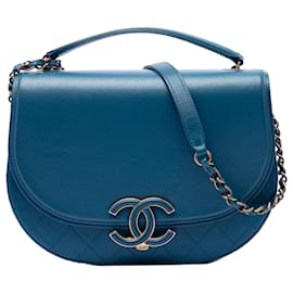 Chanel Blue Medium in pelle di vitello lucida e capra trapuntata Coco Curve Flap