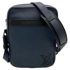 Borsa a tracolla Louis Vuitton Taurillon Danube PM