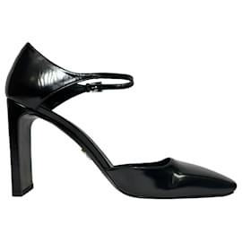 Prada Block Heels mit quadratischer Spitze und Knöchelriemen aus schwarzem Leder