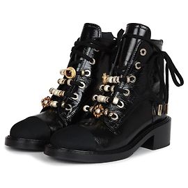 Chanel Botas de Combate em Couro Preto Brilhante com Adornos Tamanho 38