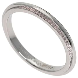Anillo de banda Milgrain en platino Tiffany & Co.