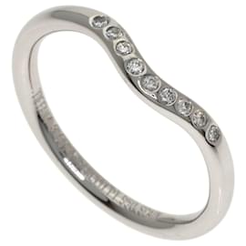 Anillo de banda curva de diamantes Tiffany & Co.