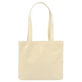 Chanel Vintage Bolso de Hombro de Charol con Logo en Relieve
