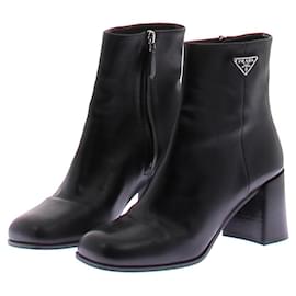 Prada Schwarze Lederstiefeletten