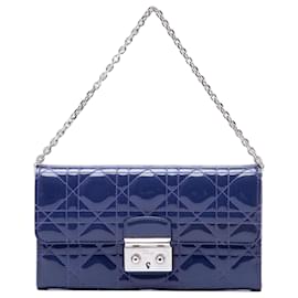 Portafoglio con catena Miss Dior in vernice blu cannage Dior