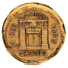 Chanel Medaillon-Brosche 31 Rue Cambon Vergoldet