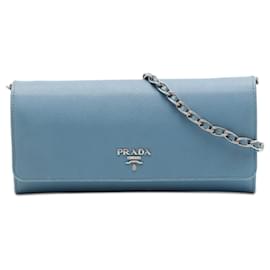 Portafoglio con catena in Saffiano blu Prada