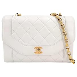 Chanel Matelassé Diana Schultertasche