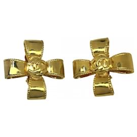 Orecchini a clip Chanel Gold con logo Coco