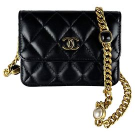 Chanel Pochette aus schwarzem Leder