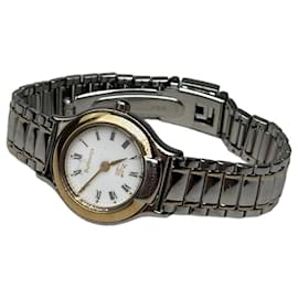Vintage Burberry Armbanduhr aus Edelstahl Silber Gold