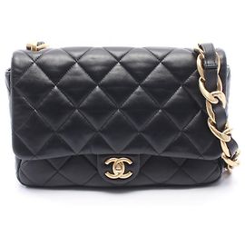 Borsa a tracolla Chanel Matelassé in pelle di agnello nera