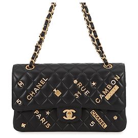 Borsa a tracolla Chanel Matelassé in pelle di agnello nera con catena