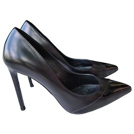 Saint Laurent Décolleté in vernice nera