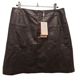 Hugo Boss Mini falda de imitación de cuero negro BOSS