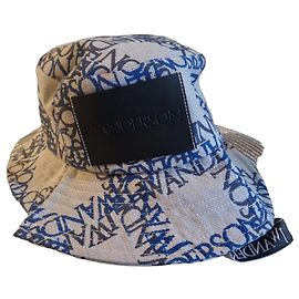 JW Anderson Cappello Bucket Monogramma Blu e Bianco
