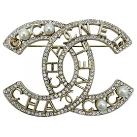 Spilla in argento Chanel con perla finta e strass