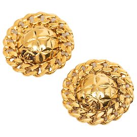 Orecchini a clip Chanel Gold CC placcati oro con bordo a catena trapuntata