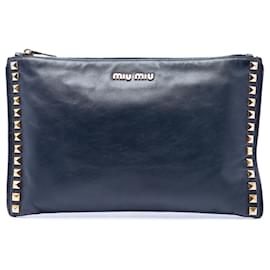 Clutch in pelle blu con borchie Miu Miu