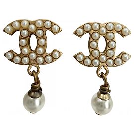 Orecchini a lobo Chanel placcati oro con perle finte