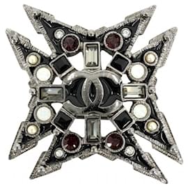Spilla Chanel nera con perla artificiale e strass