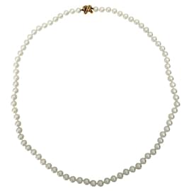 Collar de perlas en oro amarillo de 18K de Tiffany & Co.
