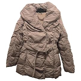 Autre Marque Chaqueta acolchada corta MCS beige con cinturón