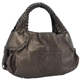 Bolso de mano Salvatore Ferragamo de cuero plateado Auth ka5023