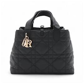 Dior Toujours Medium Macrocannage Tote Handbag aus Kalbsleder Black