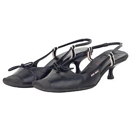 Décolleté kitten heel slingback con fiocco e punta rinforzata in gomma Miu Miu SS99