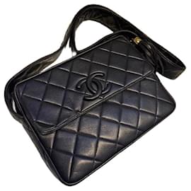 Chanel Classic Flap Schultertasche aus schwarzem Leder