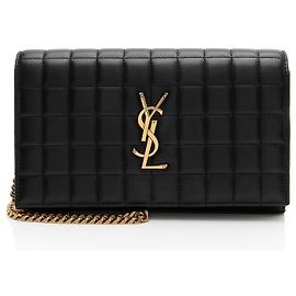 Portafoglio con catena Saint Laurent in agnello matelassé con monogramma Cassandre